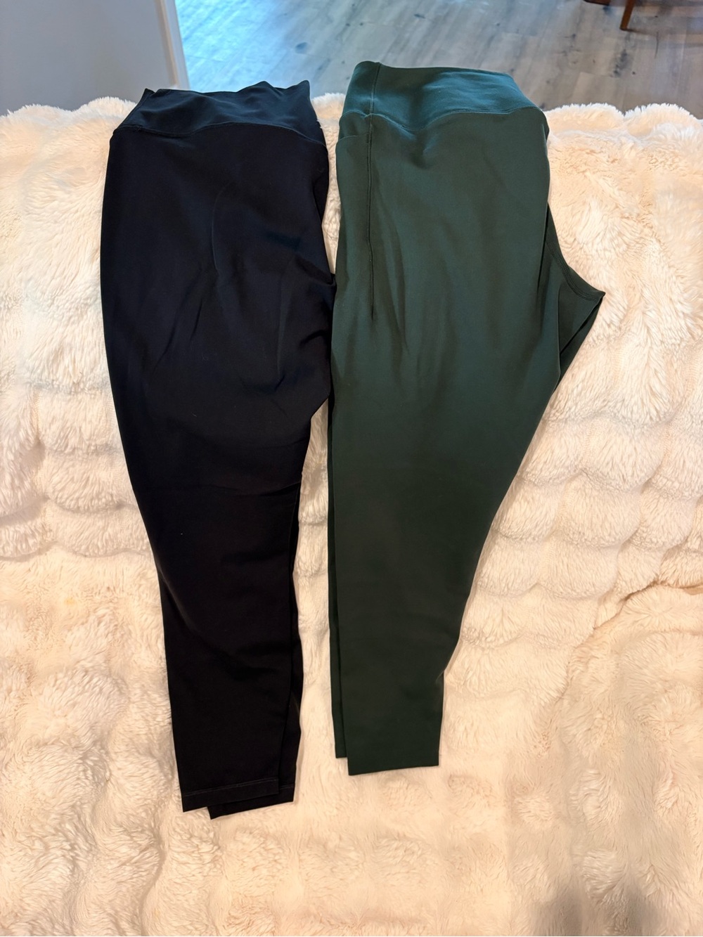 *2* High-Waist Leggings - Black and Dark Green